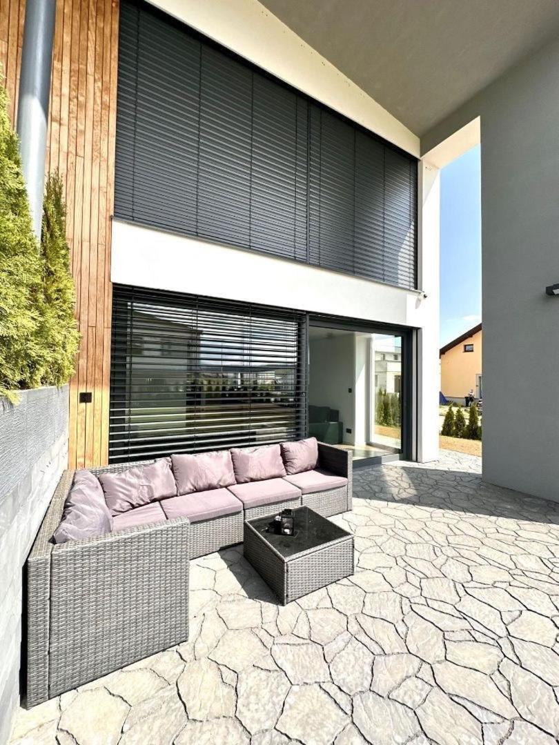 Luxury Apartments Maly Slavkov Buitenkant foto